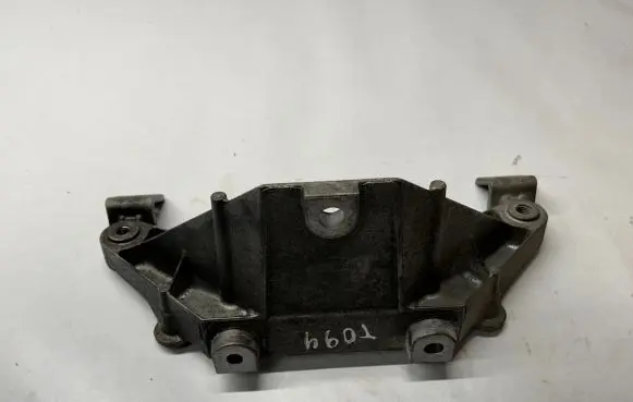 BMW X5 E70 Engine mounting bracket 7137238 51717137238