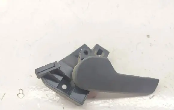 Volkswagen PASSAT B7 Engine bonnet (hood) release handle 1K1823633