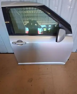 Suzuki Swift I Front door