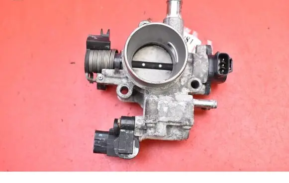 Toyota Avensis Verso Throttle body valve 89452-02040
