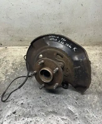 Toyota Corolla Verso AR10 Front wheel hub