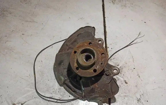 Volvo V70 Front wheel hub T118772