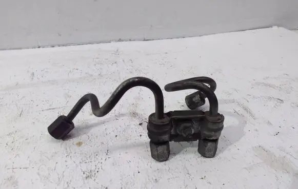 Toyota Corolla E120 E130 Fuel injector supply line/pipe 