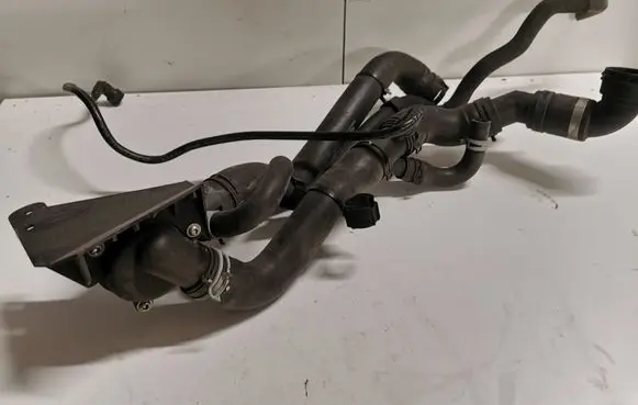 Land Rover Range Rover L405 Engine coolant pipe/hose FPLA8575CB FPLA8286CA