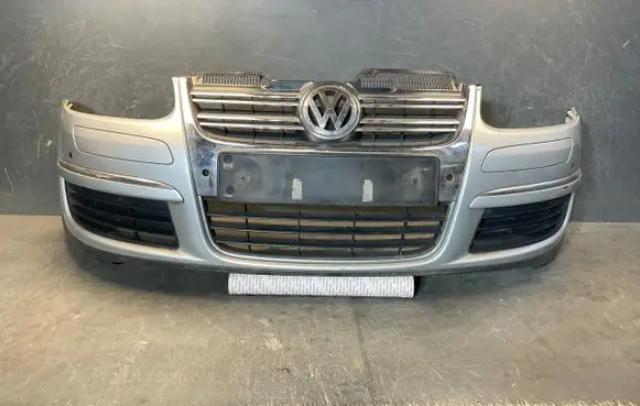 Volkswagen Jetta V Front bumper 1K0807221D 1K0805903B