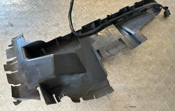 Peugeot 3008 I Intercooler air guide/duct channel 9670057980