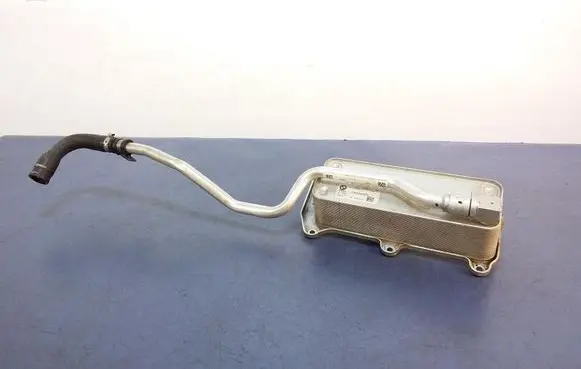 BMW 5 G30 G31 G38 Engine oil radiator 7648914