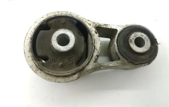 Mazda CX-7 Engine mount bracket