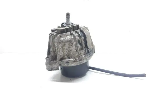 Engine mount bracket
