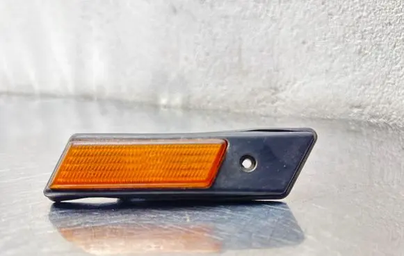 BMW 3 E36 Front fender indicator light 13780149
