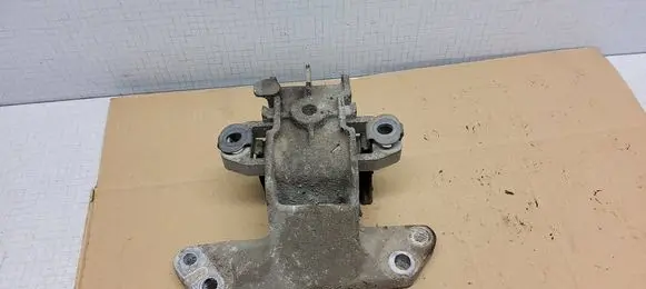 Citroen C5 Engine mounting bracket