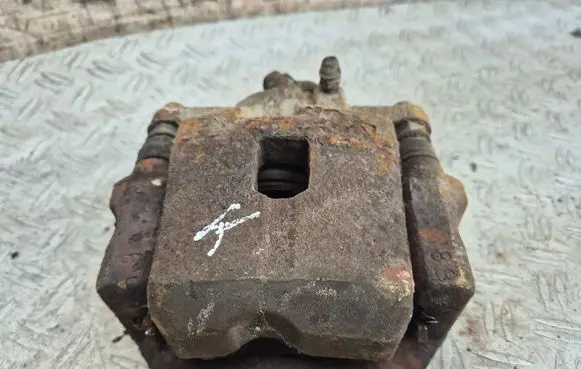 Toyota RAV 4 (XA20) Front brake caliper