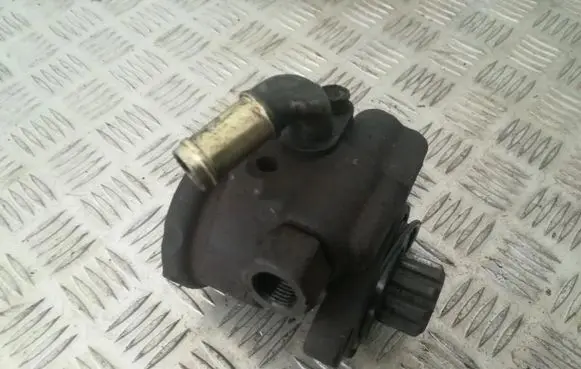 Toyota Yaris Power steering pump 26020
