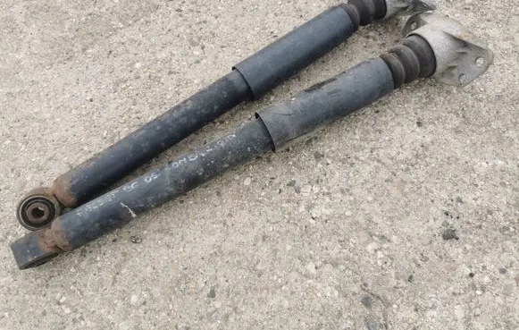 Volkswagen PASSAT B6 Coil spring mount 