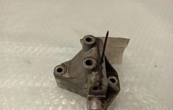 Mercedes-Benz E W123 other engine part 102155