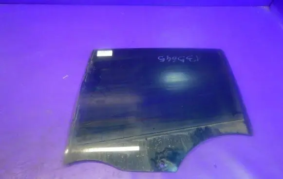 Renault Clio III Front door window glass four-door 
