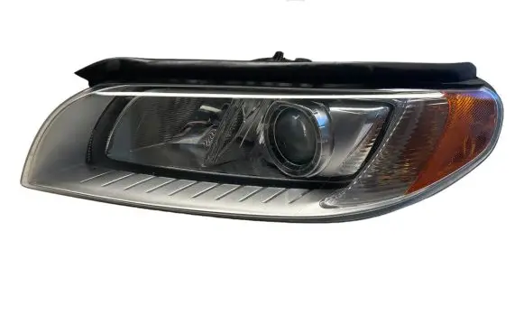 Volvo V70 Headlight/headlamp 31383540