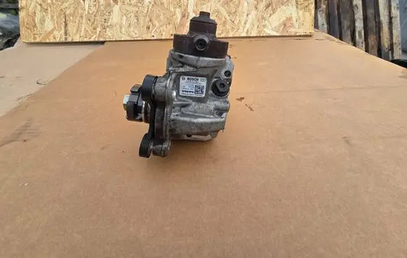 Volvo V70 Fuel injection high pressure pump 31372081