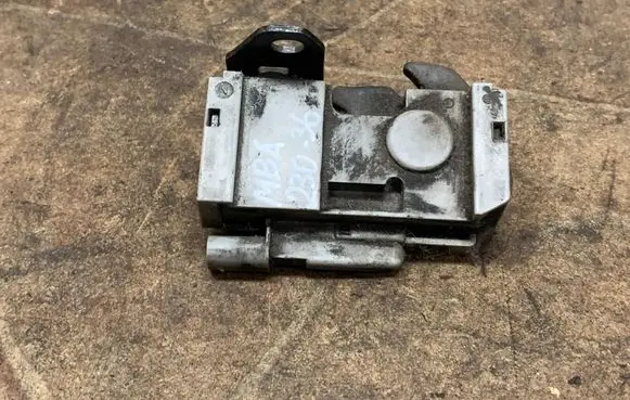 Mercedes-Benz E A207 Engine bonnet/hood lock/catch A2048704458