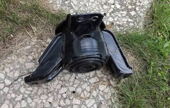 Hyundai Santa Fe Engine mount bracket 21824S1100