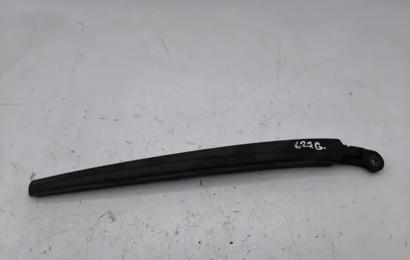 Rear wiper blade arm