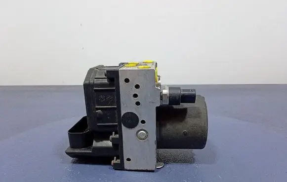 BMW 5 E39 ABS Pump 6758969