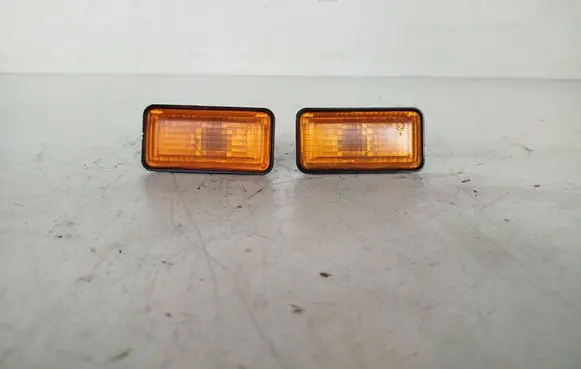 Volkswagen Golf III Front fender indicator light 1H0949111