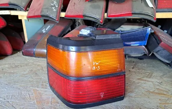 Volkswagen PASSAT B3 Rear/tail lights 357945111