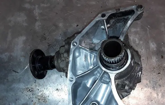 Nissan X-Trail T30 Gearbox transfer box case XUK