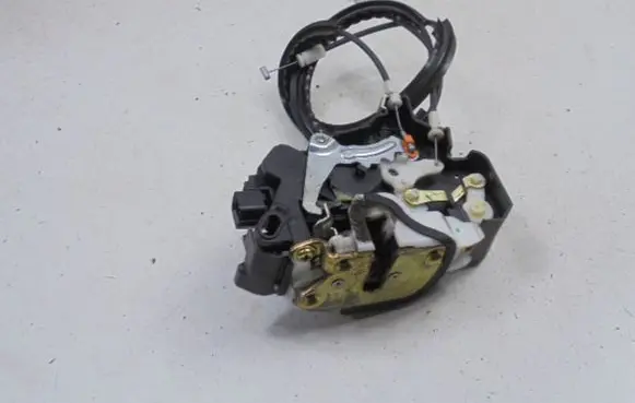 Mitsubishi Colt Front door lock