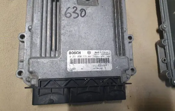 Renault Master III Engine control unit/module 0281030576 237102265R