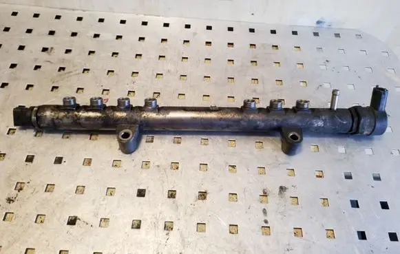 Volvo XC60 Fuel main line pipe 30777759 0445215025