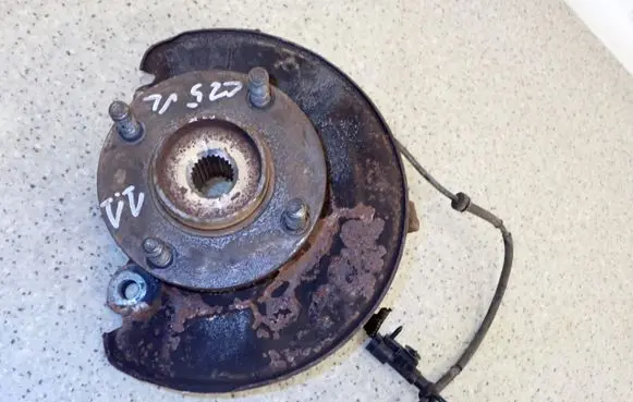 Mitsubishi Colt Front wheel hub spindle knuckle 