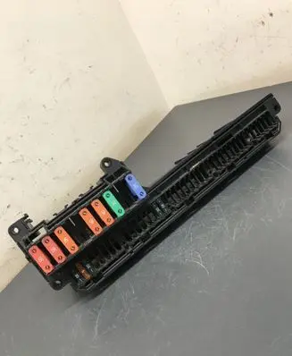 BMW 5 E60 E61 Fuse module 25613290