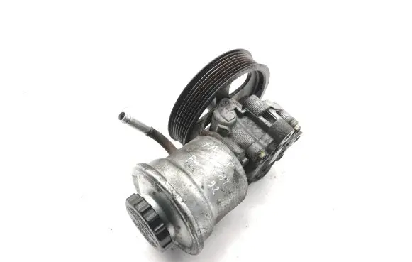 Toyota Avensis T250 Power steering pump
