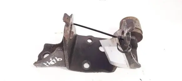 Toyota Avensis T270 Engine mounting bracket 