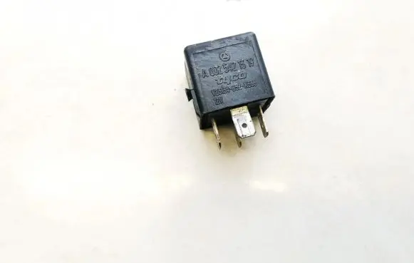 Mercedes-Benz S W220 Other relay a0025421319 v23134-b52-x336