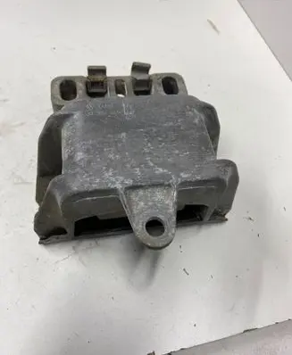 Volkswagen Golf IV Engine mount bracket 1J0199555