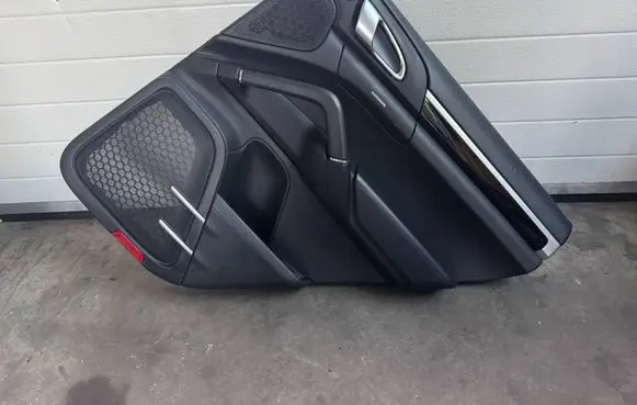 Porsche Cayenne (92A) Coupe rear side trim panel 