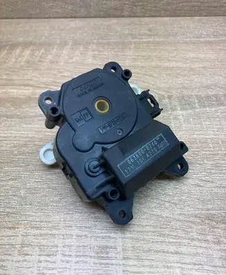 Toyota Prius (XW20) Air flap motor/actuator 0638000240 USED