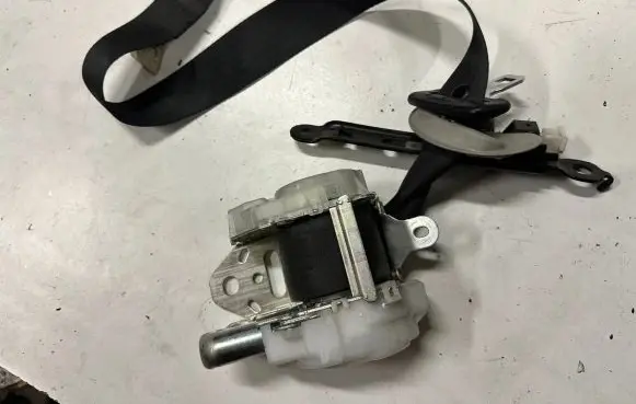 Lexus IS 220D-250-350 Front seatbelt 7M8750P 591429 CMVSS209