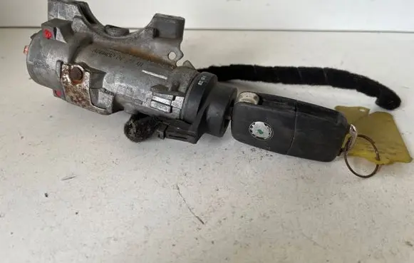 Skoda Superb B5 (3U) Ignition lock 4B0905851C