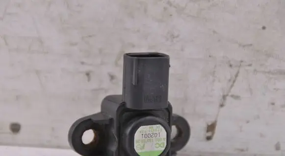 Mercedes-Benz GL X164 Air pressure sensor A0051535028