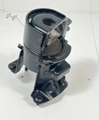 Toyota RAV 4 (XA50) Engine mount bracket MX050352