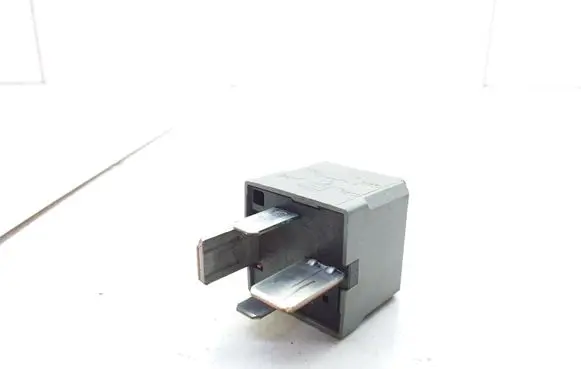 Volkswagen Crafter Hazard warning light relay A0025422619 4RA00779307