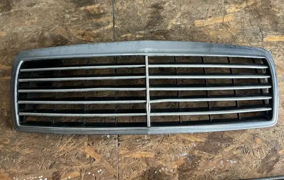 Mercedes-Benz E W210 Front grill 2108880123