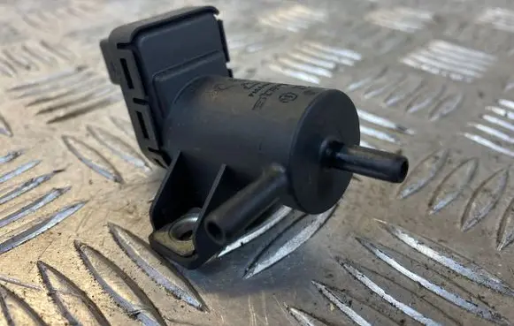 Opel Vivaro Turbo solenoid valve 8200762162