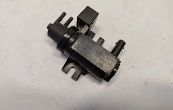 BMW 3 E92 E93 Vacuum valve 11747805391