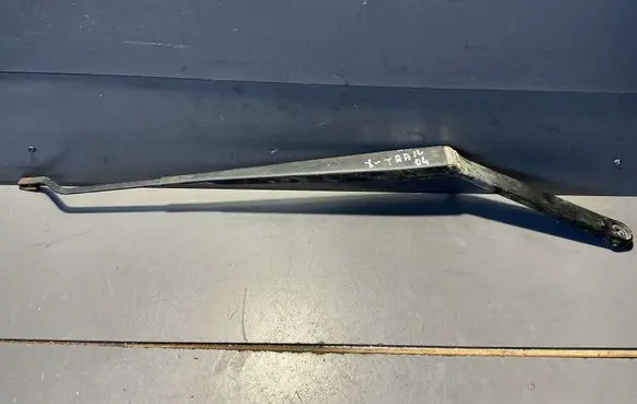 Nissan X-Trail T30 Front wiper blade arm B46LA