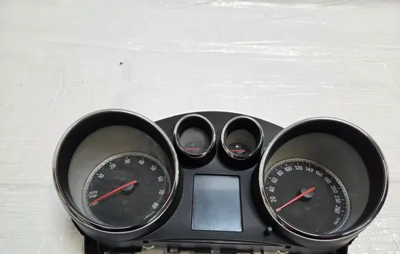 Opel Astra J Speedometer (instrument cluster) 13414071